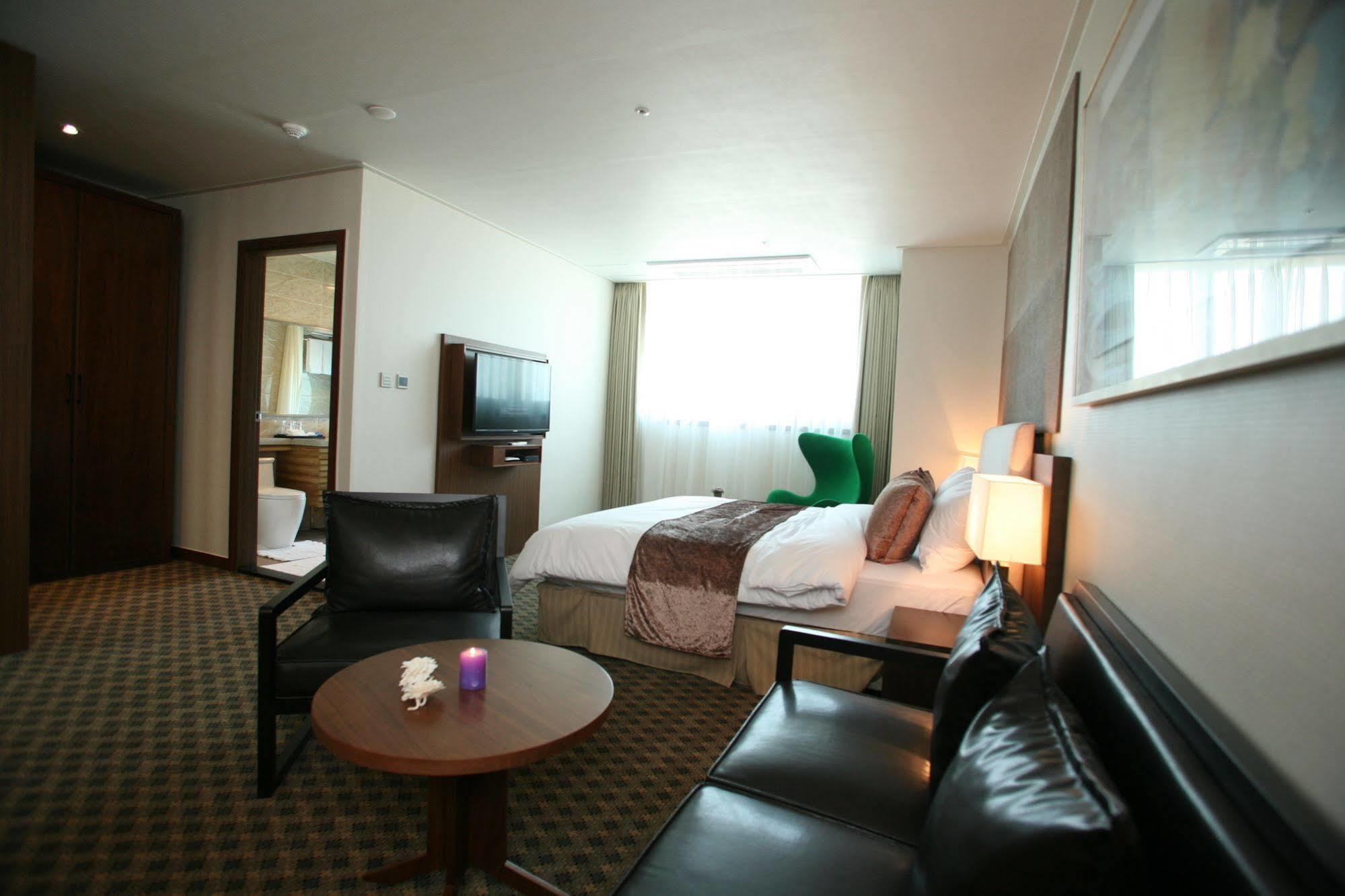 Hyunjin Tourist Hotel Donghae Exterior photo