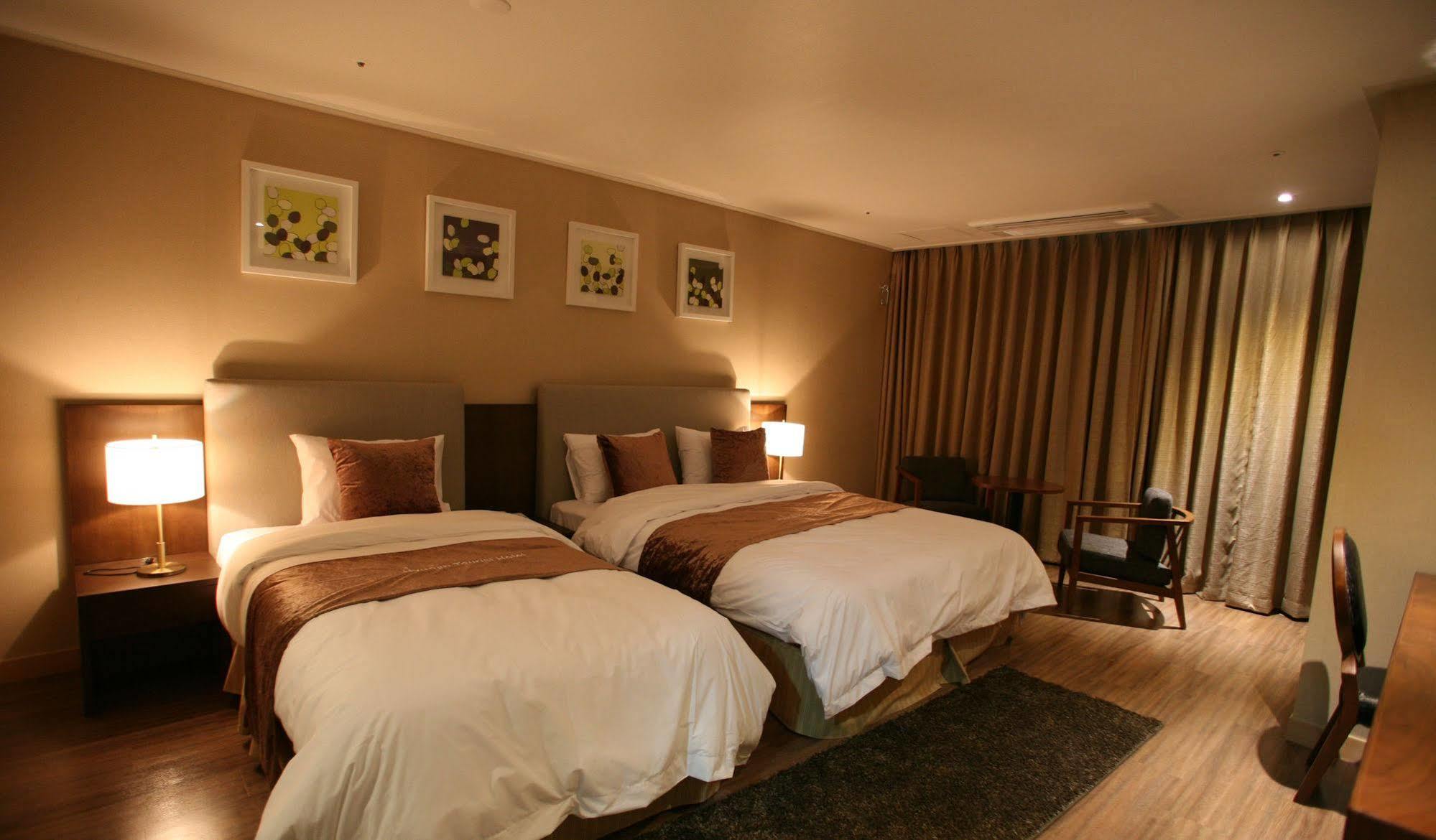 Hyunjin Tourist Hotel Donghae Exterior photo